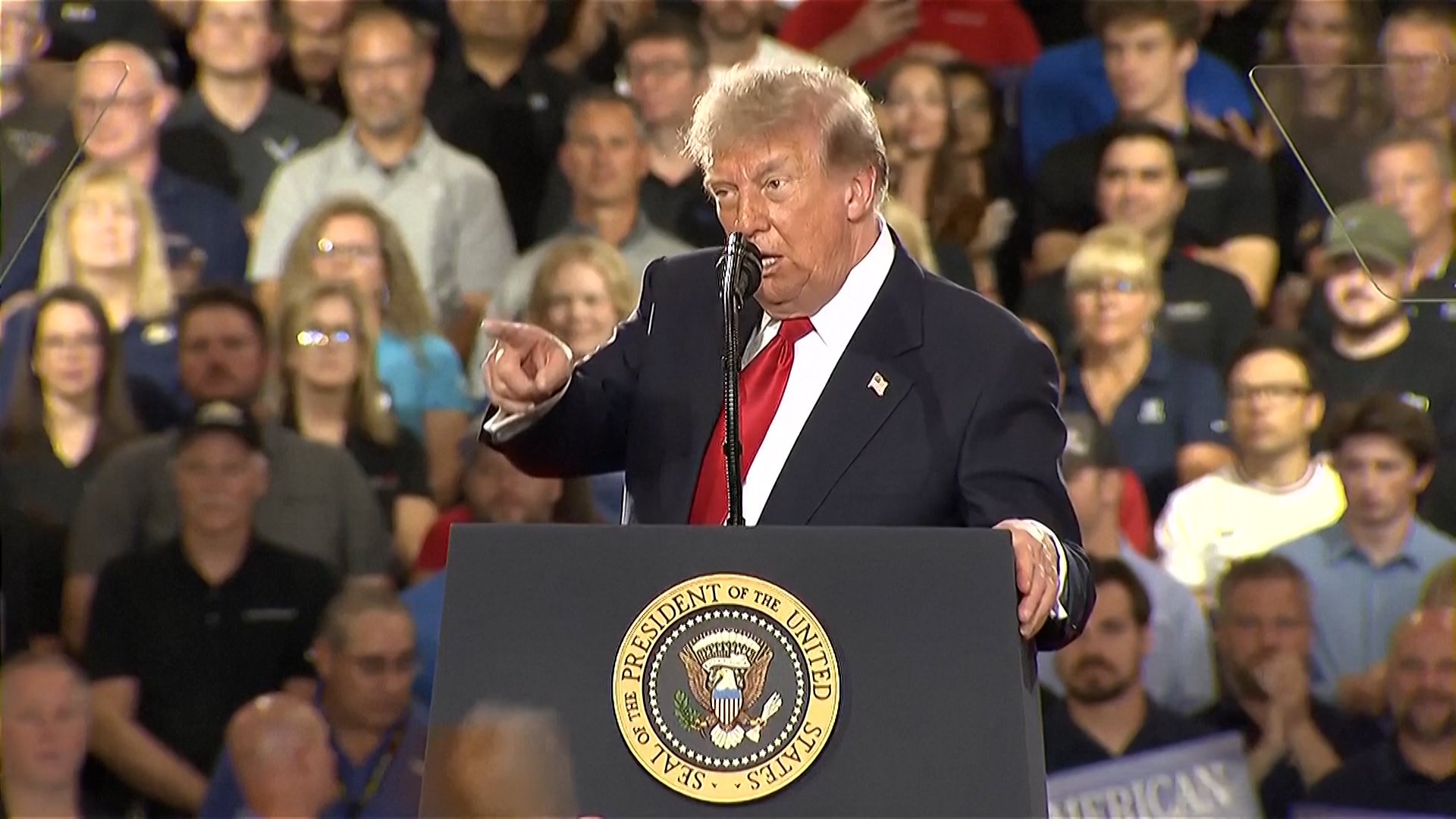 Trump calls protester ‘communist’ after Michigan speech interruption