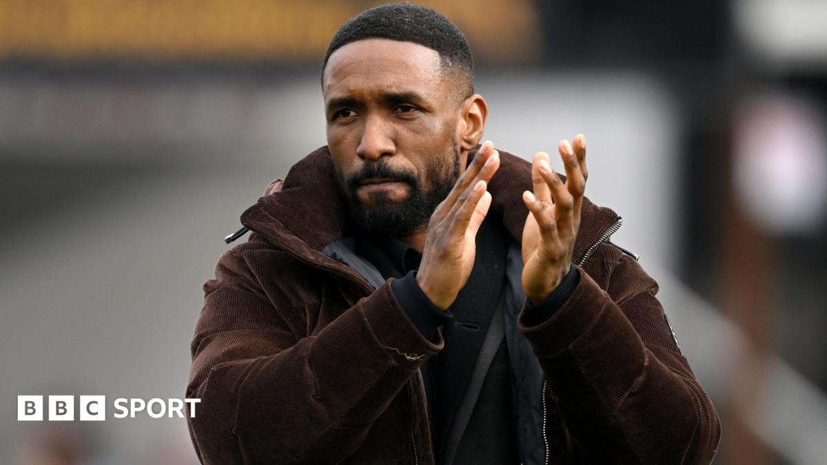 Defoe leaves Woking after 'eye-opening' first managerial role