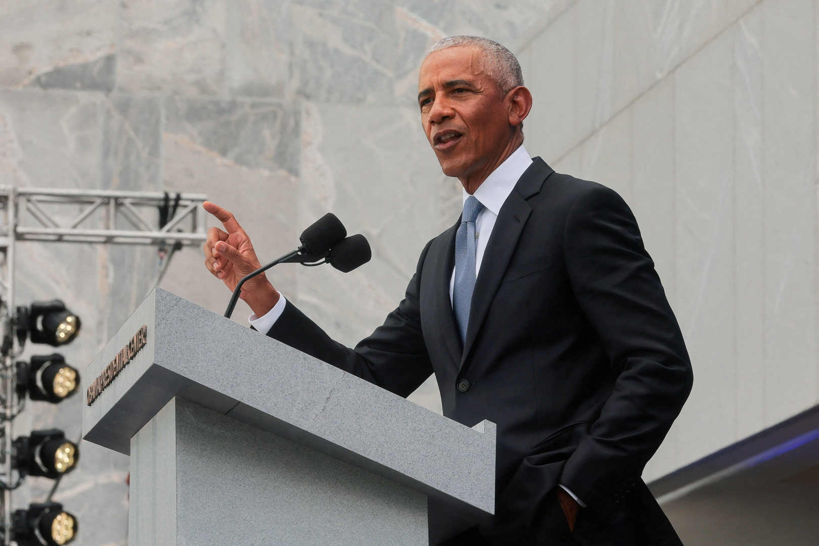 Obama opens presidential centre with call for unity