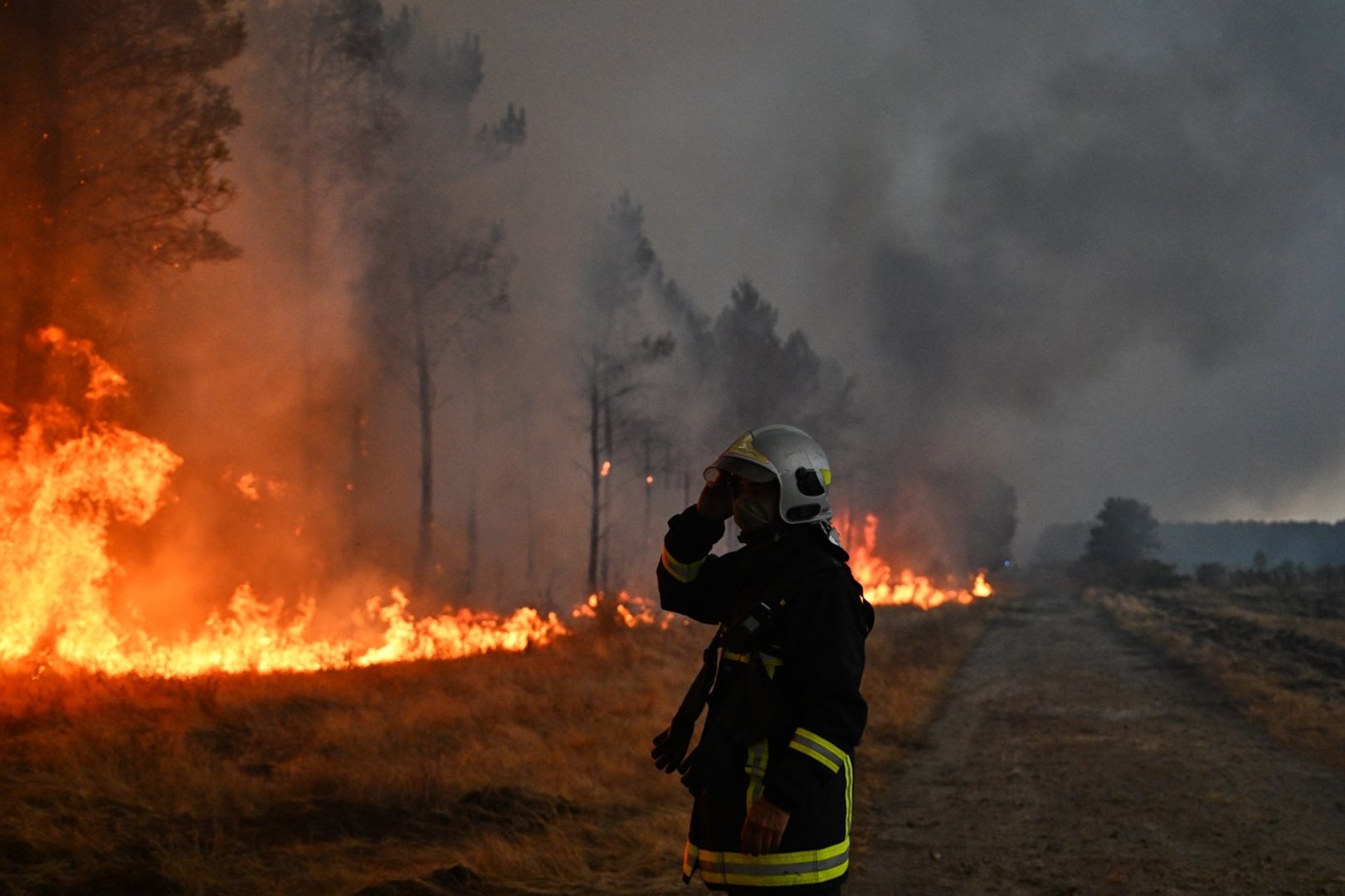 Firefighters battle to contain wildfires still burning near Bordeaux