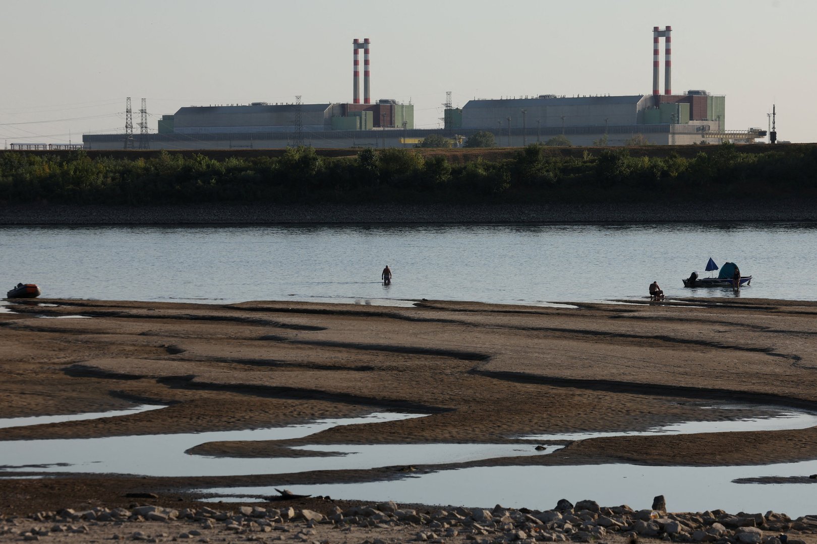 Heatwave forces nuclear shutdown in Hungary