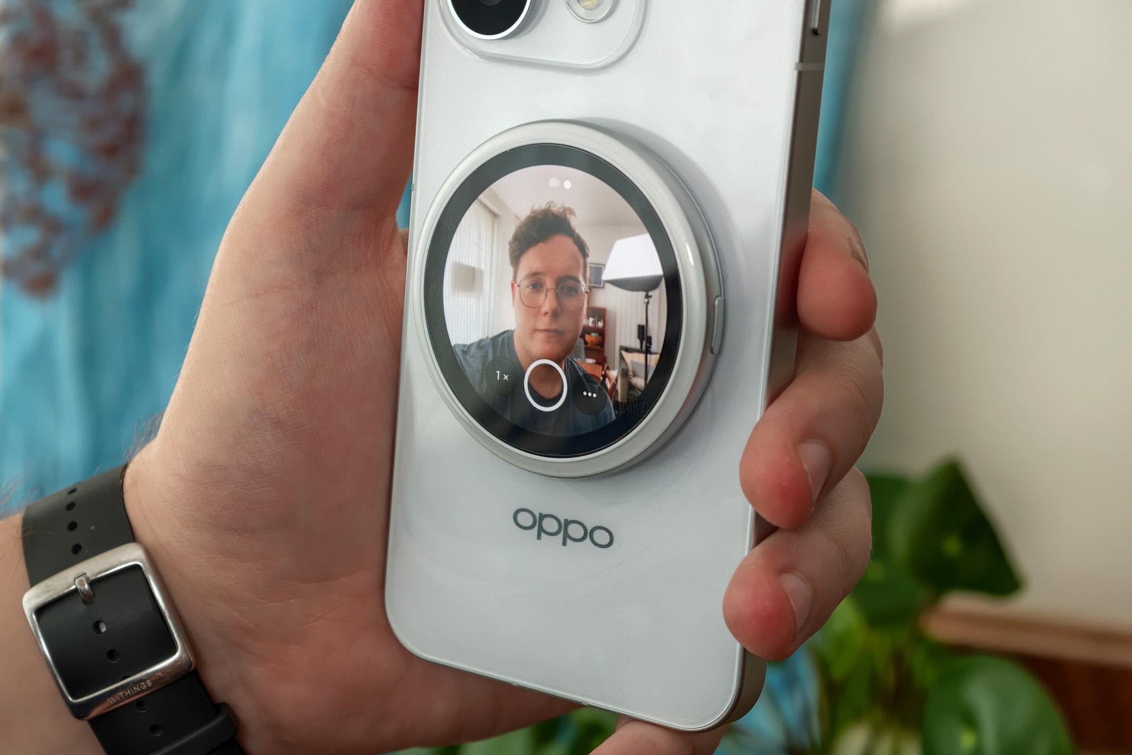 Oppo’s Bubble selfie screen is crying out for Qi2