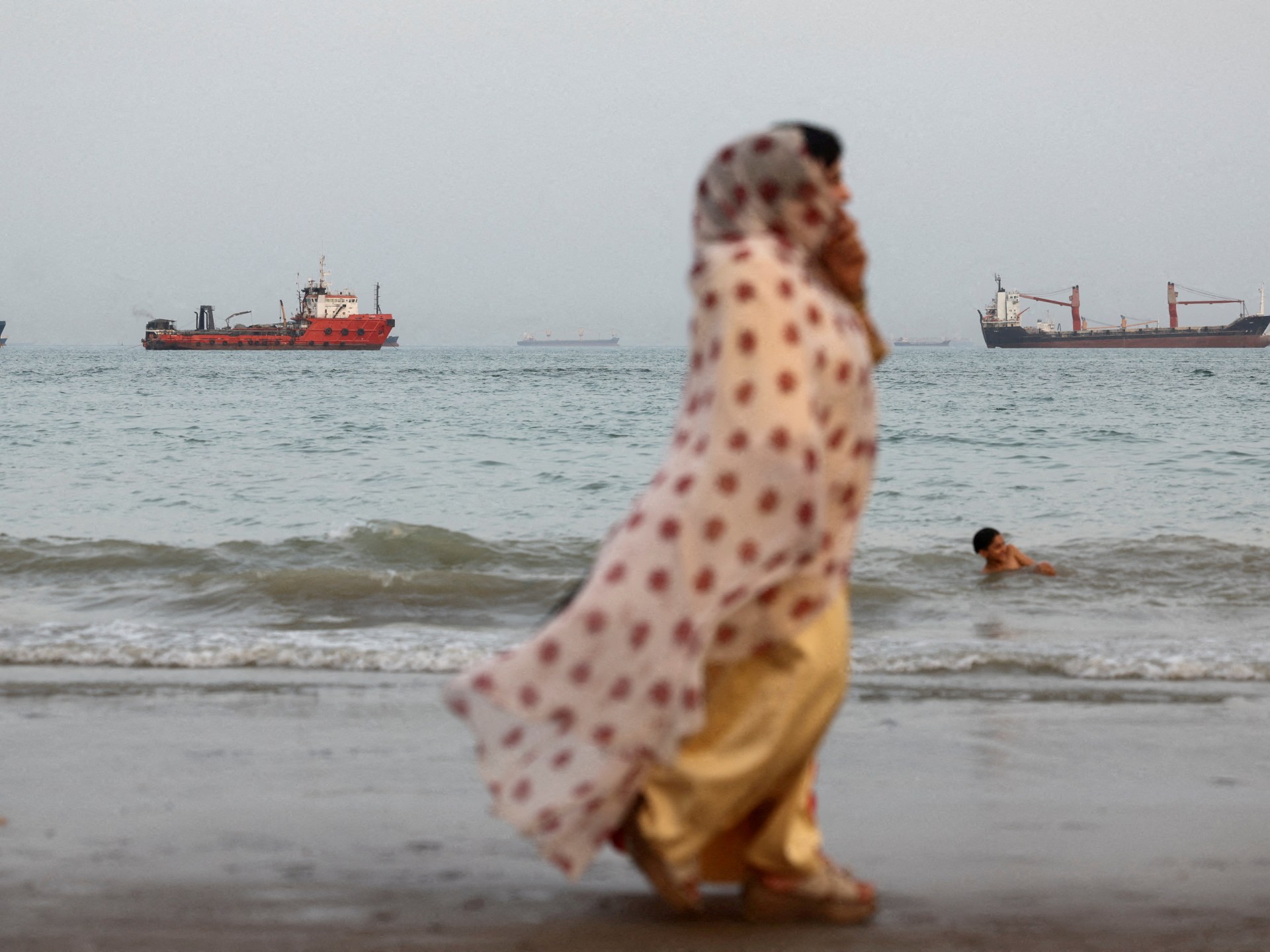 No breakthrough on Strait of Hormuz as Trump halts attack on Iran